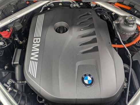 Used 2025 BMW X5 xDrive50e w/ Parking Assistance Package image 8