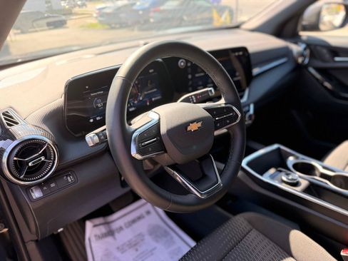 Used 2026 Chevrolet Equinox LT FWD image 11
