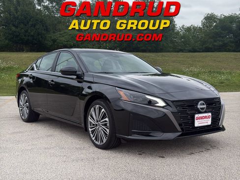 New 2026 Nissan Altima 2.5 SV w/ SV Premium Package AWD/4WD image 1