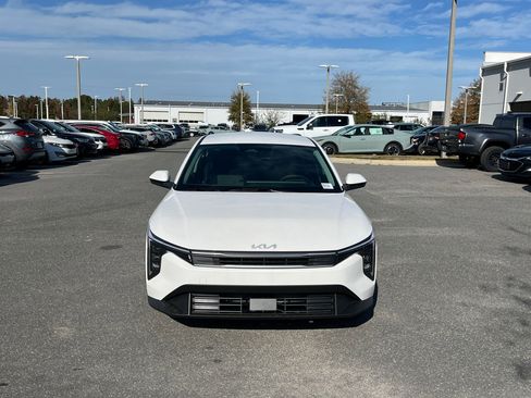 New 2025 Kia K4 LXS image 2