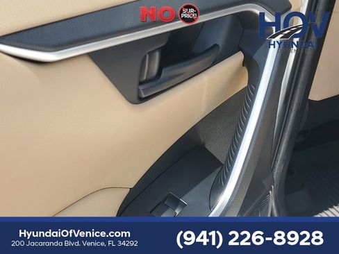 Used 2020 Toyota RAV4 LE AWD/4WD image 15