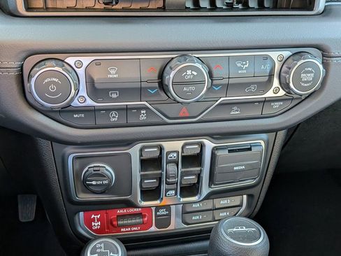 New 2026 Jeep Gladiator Mojave w/ Steel Bumper Group image 17