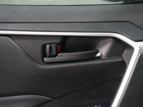 Used 2022 Toyota RAV4 LE image 29