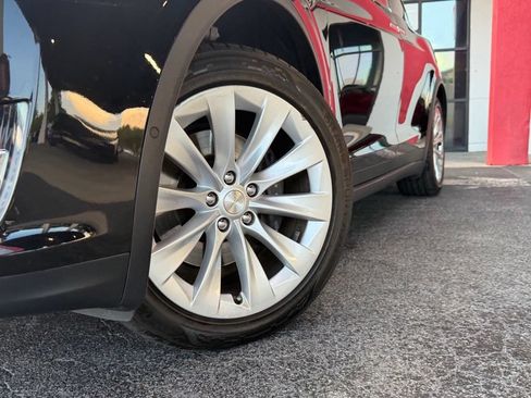 Used 2023 Tesla Model X AWD/4WD image 2