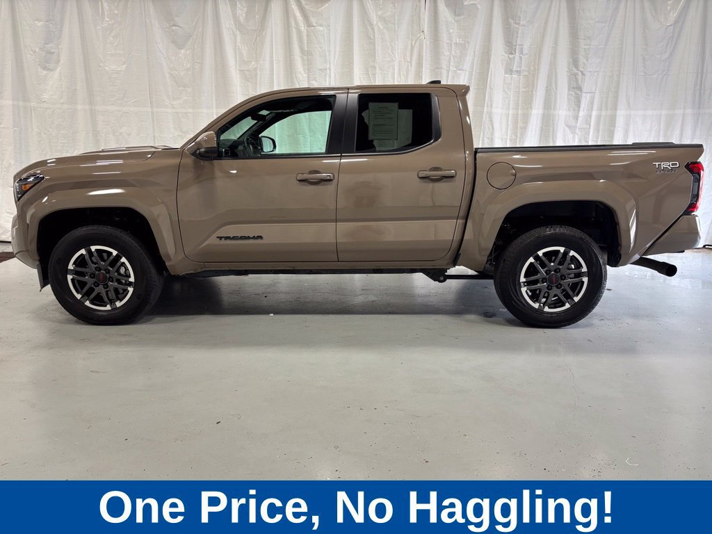Used 2026 Toyota Tacoma TRD Sport AWD/4WD image 4