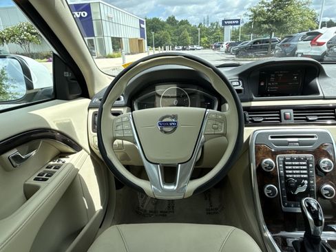 Used 2016 Volvo XC70 T5 Platinum w/ Protection Package FWD image 16