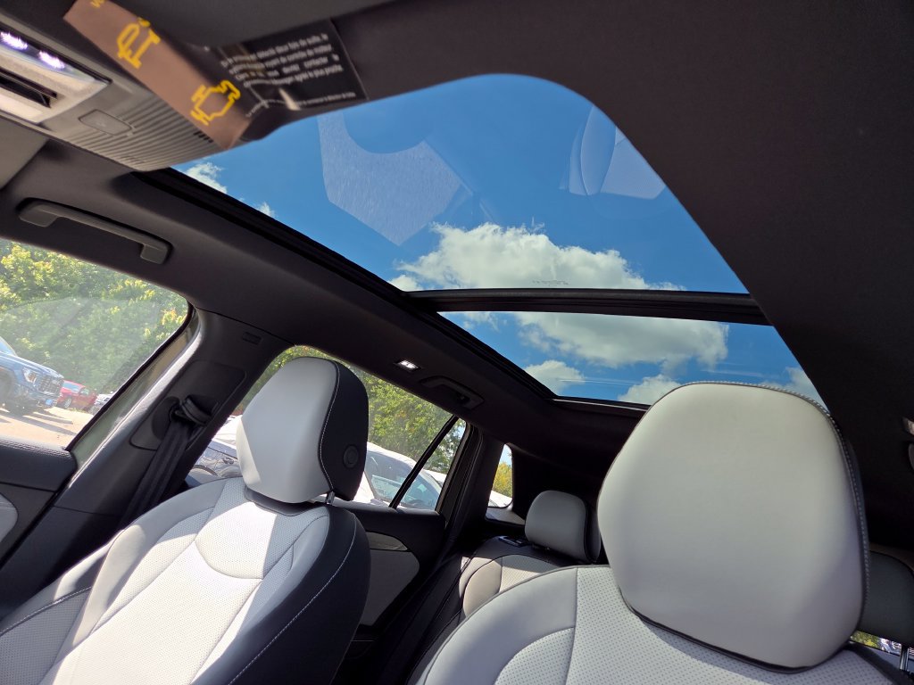 New 2026 Volkswagen Tiguan SE R-Line AWD/4WD image 3