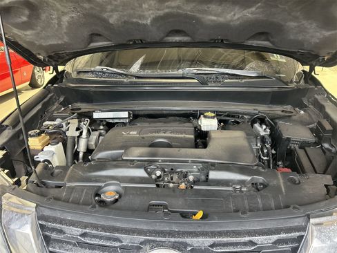 Used 2019 Nissan Pathfinder SV image 8