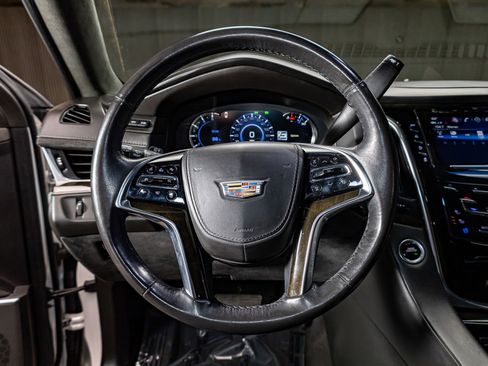 Used 2019 Cadillac Escalade Platinum image 13