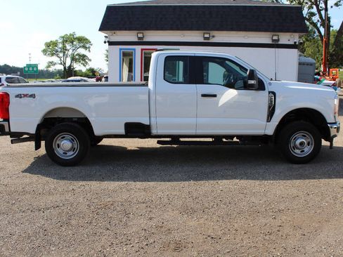 Used 2023 Ford F250 XL w/ Snow Plow/Camper Package AWD/4WD image 4
