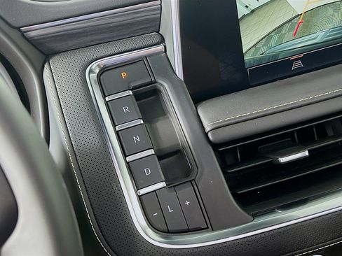 Certified 2024 GMC Yukon SLT w/ LPO, Floor Liner Package AWD/4WD image 15