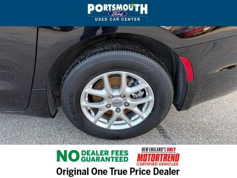 Used 2024 Chrysler Pacifica Touring-L image 26