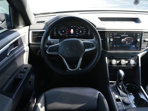 Used 2022 Volkswagen Atlas Cross Sport SEL R-Line AWD/4WD image 16