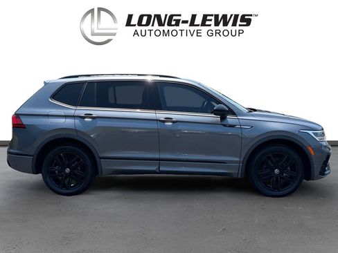Certified 2022 Volkswagen Tiguan SE R-Line FWD image 8