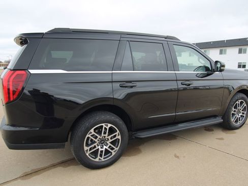 Used 2025 Ford Expedition Active image 5