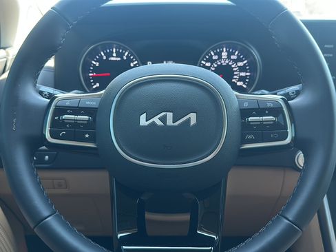 Used 2024 Kia Carnival LX image 28