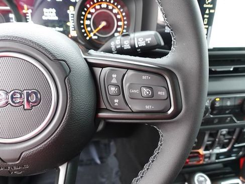 New 2026 Jeep Wrangler Unlimited Rubicon w/ Technology Group image 19