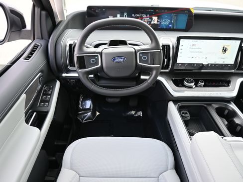 New 2026 Ford Expedition Platinum image 22