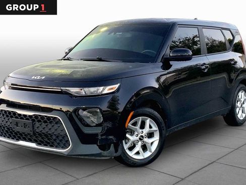 Used 2022 Kia Soul LX w/ Technology Package FWD image 1