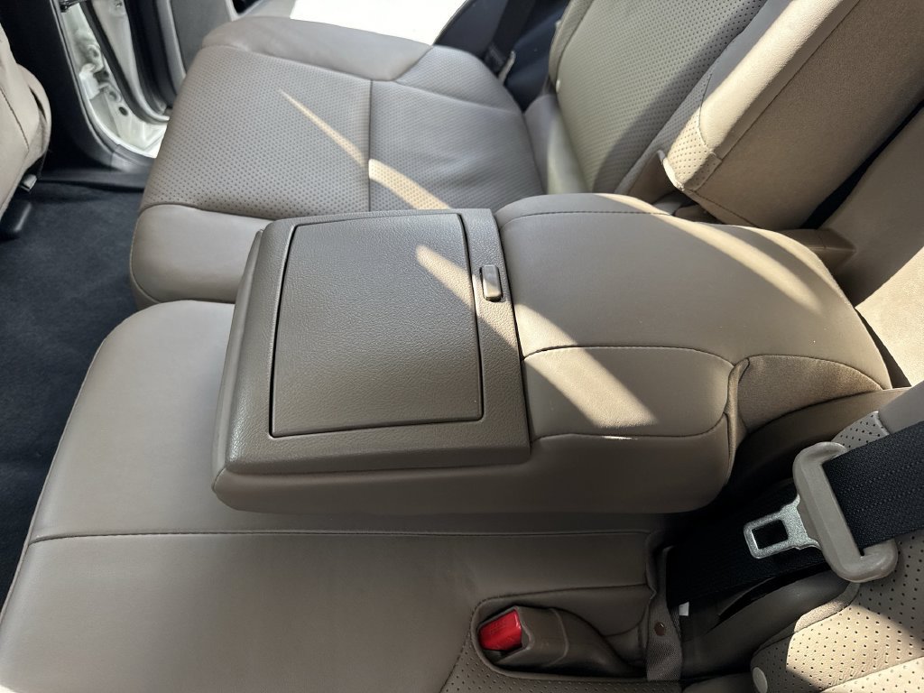 Used 2023 Lexus GX 460 Luxury w/ Accessory Package AWD/4WD image 38