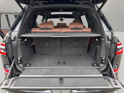 Used 2025 BMW X7 M60i image 32