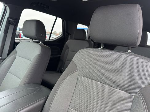 Used 2022 Chevrolet Traverse LT image 28