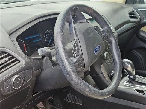 Used 2018 Ford Edge SE image 6