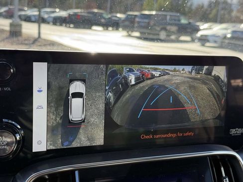 Used 2023 Lexus LX 600 4WD w/ Luxury Package image 12