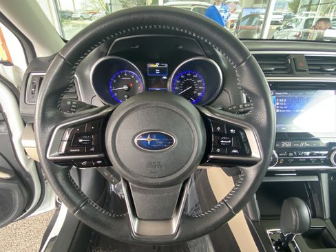 Used 2018 Subaru Outback 3.6R Limited image 32