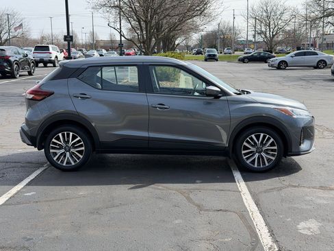 Used 2022 Nissan Kicks SV image 7
