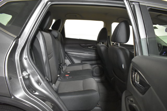 Used 2017 Nissan Rogue S AWD/4WD image 29