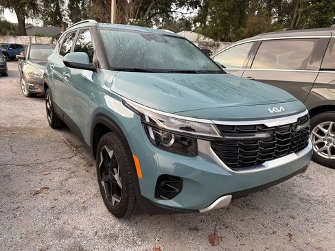 Certified 2025 Kia Seltos EX w/ EX Sunroof Package FWD image 3