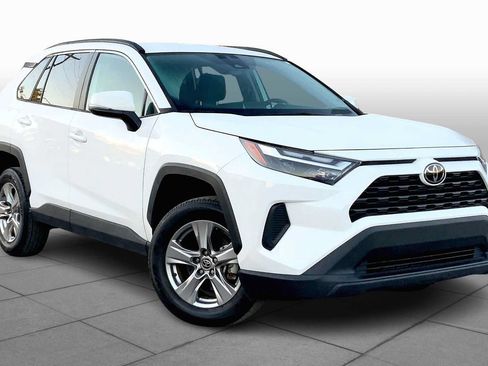 Used 2022 Toyota RAV4 XLE FWD image 3