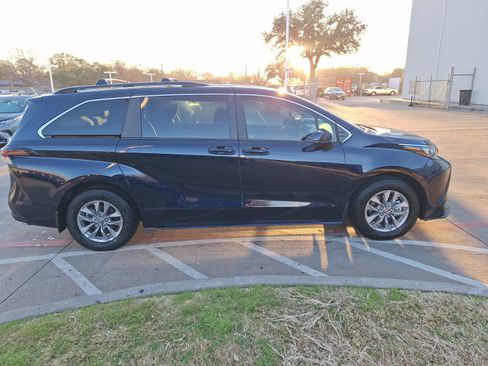 Used 2024 Toyota Sienna LE image 7
