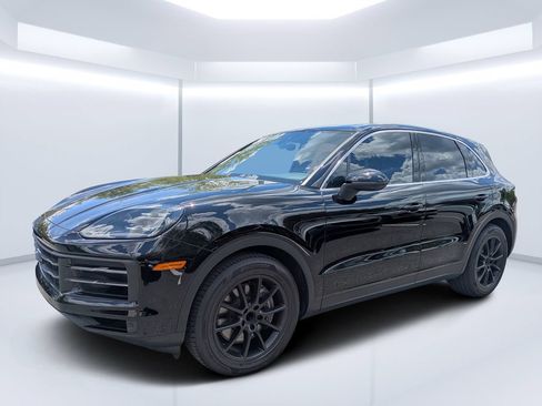 Used 2024 Porsche Cayenne AWD/4WD image 6