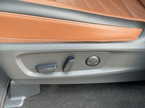 Used 2024 Nissan Pathfinder Platinum FWD image 19