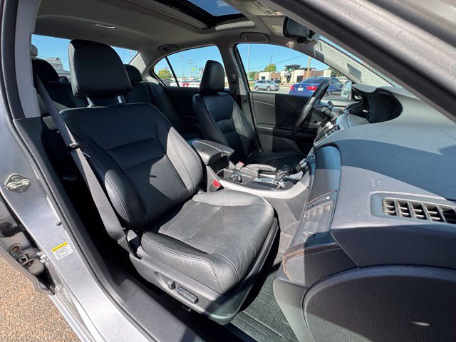 Used 2014 Honda Accord Touring image 11