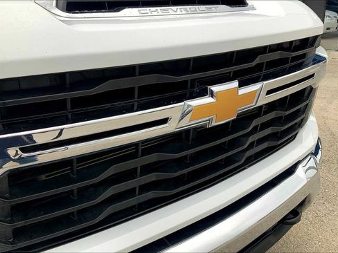 Used 2024 Chevrolet Silverado 2500 LT image 31