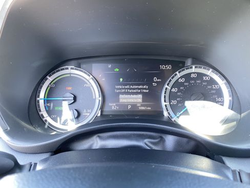 Used 2024 Toyota Highlander XLE FWD image 32