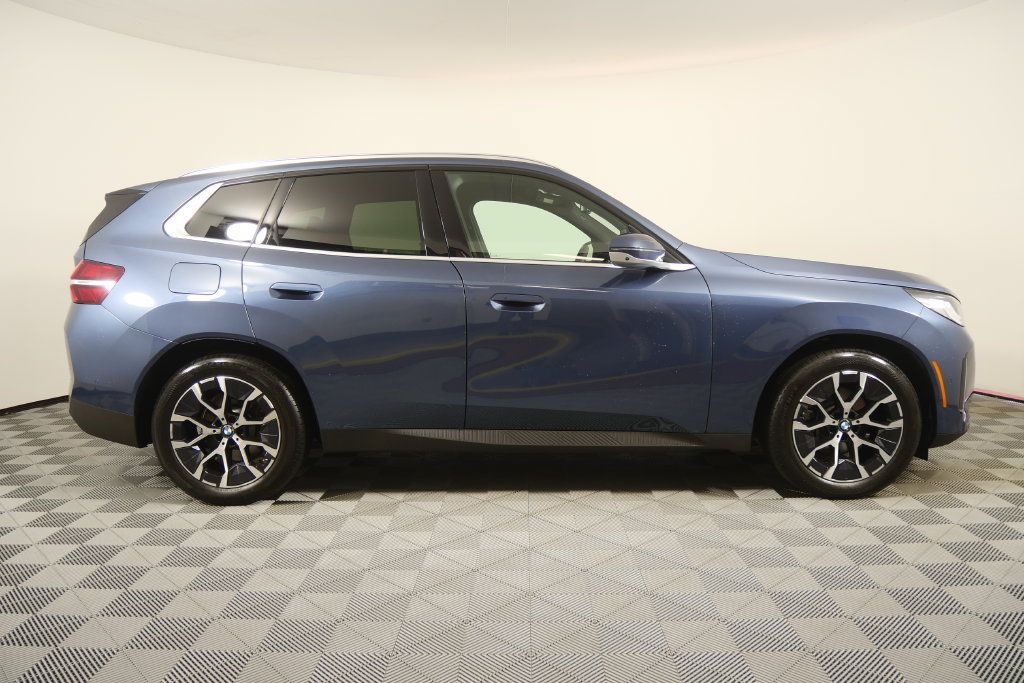 Used 2025 BMW X3 xDrive30i AWD/4WD image 3