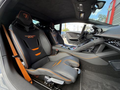 Used 2021 Lamborghini Huracan EVO image 20