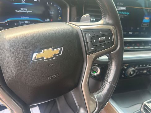 Used 2022 Chevrolet Silverado 1500 High Country w/ High Country Premium Package AWD/4WD image 18