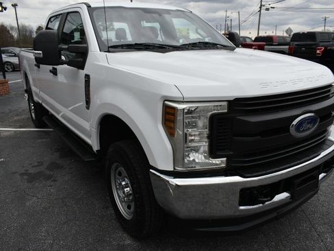Used 2018 Ford F250 XL w/ Power Equipment Group image 4