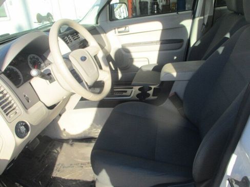 Used 2009 Ford Escape XLS image 25