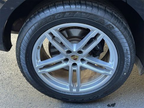 Used 2025 Porsche Macan image 8