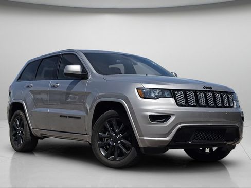 Used 2021 Jeep Grand Cherokee Laredo X AWD/4WD image 2