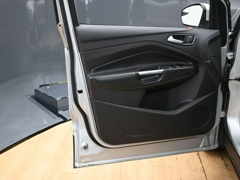 Used 2017 Ford Escape SE image 44