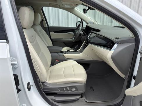 Used 2024 Cadillac XT6 Premium Luxury w/ Technology Package AWD/4WD image 21