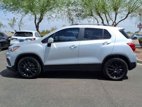 Used 2021 Chevrolet Trax LT w/ Sport Edition FWD image 2