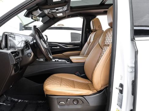 Used 2023 Cadillac Escalade Premium Luxury AWD/4WD image 3
